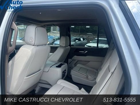 Used 2025 GMC Yukon Denali w/ Sun & Power Step Package AWD/4WD image 7