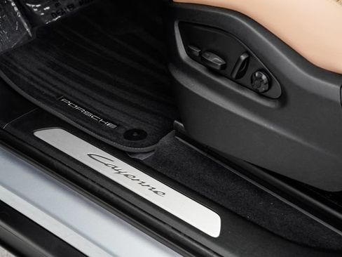 Certified 2026 Porsche Cayenne AWD/4WD image 11