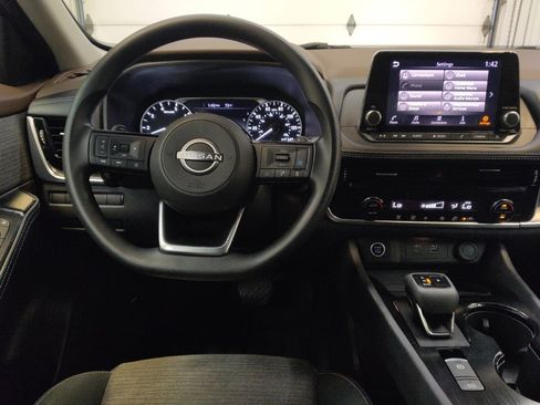 Used 2022 Nissan Rogue SV FWD image 22