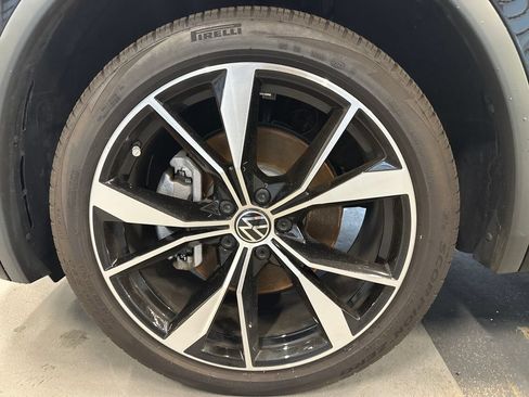 Certified 2024 Volkswagen Tiguan SEL R-Line AWD/4WD image 3
