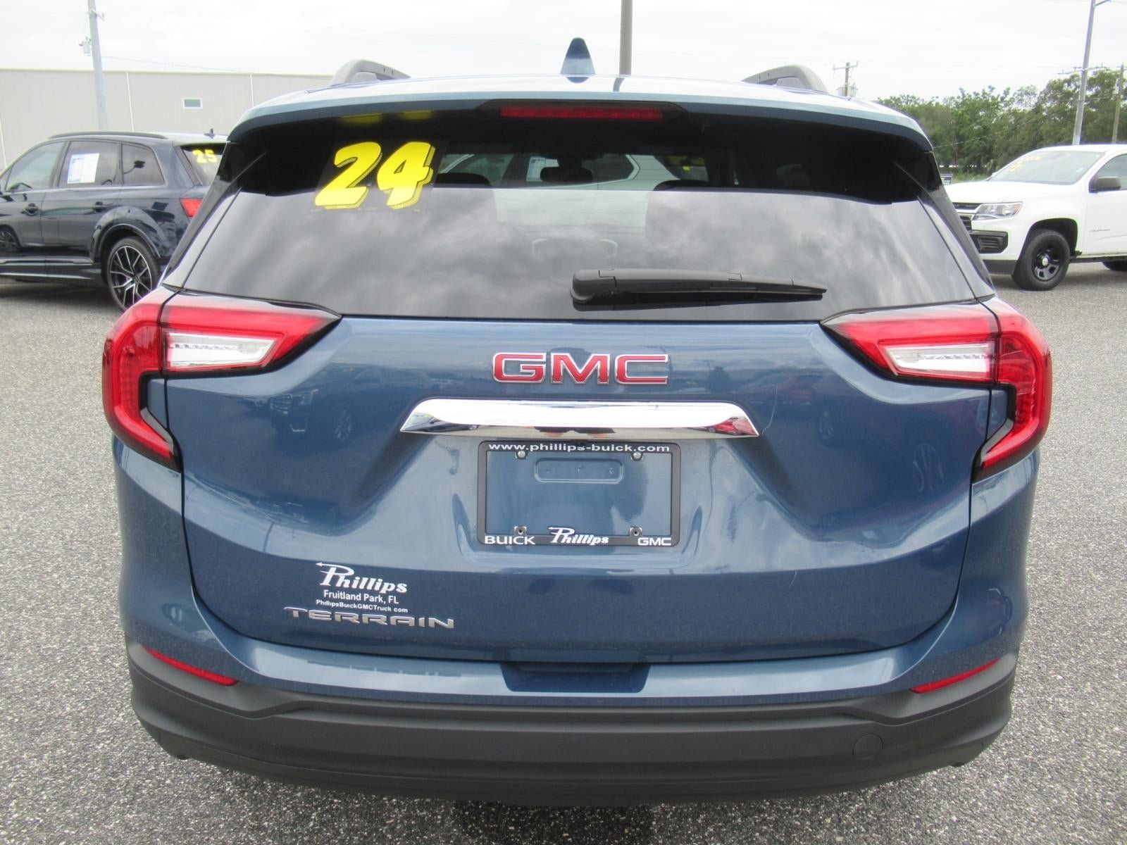 Used 2024 GMC Terrain SLE w/ Driver Convenience Package FWD image 6