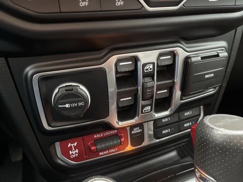 Used 2022 Jeep Gladiator Mojave w/ Auxiliary Switch Group image 29