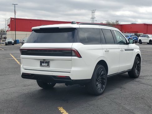 New 2026 Lincoln Navigator Reserve AWD/4WD image 4
