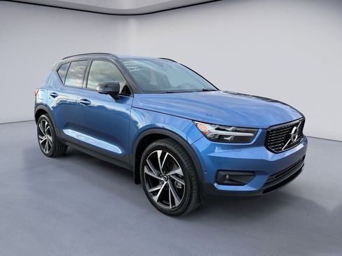 Used 2021 Volvo XC40 T4 R-Design w/ Advanced Package image 7