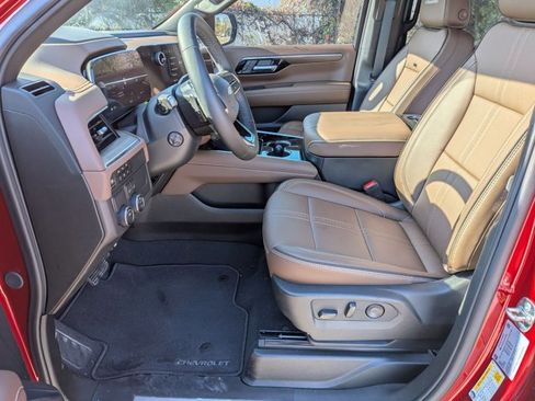 New 2025 Chevrolet Suburban High Country image 13