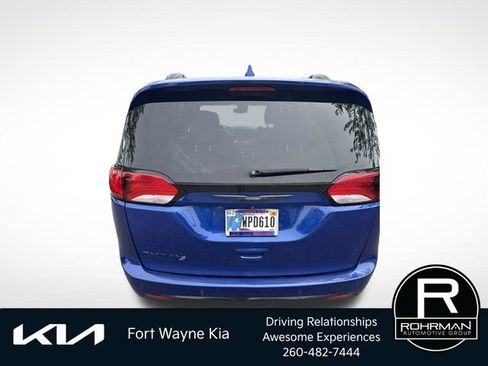 Used 2018 Chrysler Pacifica Touring-L Plus w/ Advanced Safetytec Group FWD image 5