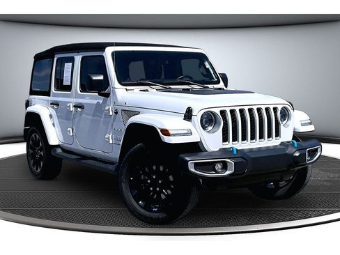 Used 2023 Jeep Wrangler Unlimited Sahara w/ Cold Weather Group AWD/4WD image 15
