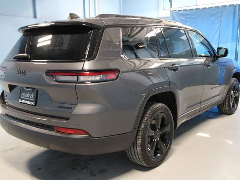Used 2025 Jeep Grand Cherokee L Limited w/ Black Appearance Package image 37