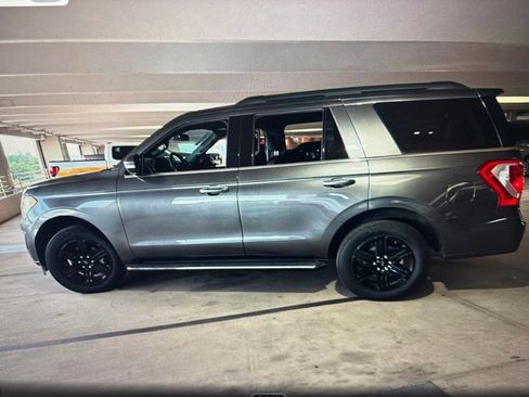 Used 2021 Ford Expedition XLT RWD image 3