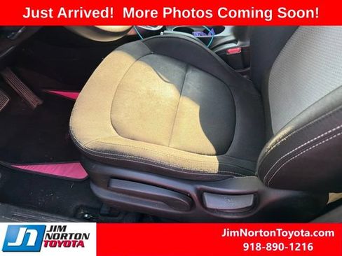 Used 2018 Kia Soul + FWD image 6