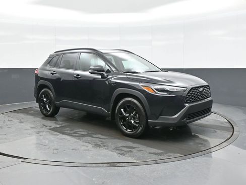 Certified 2025 Toyota Corolla Cross LE image 1