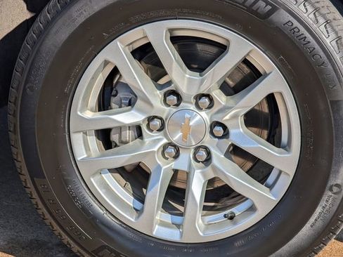 Used 2024 Chevrolet Suburban LT image 9