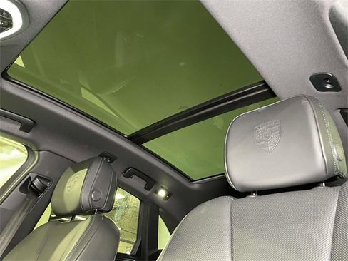 Used 2025 Porsche Macan image 16