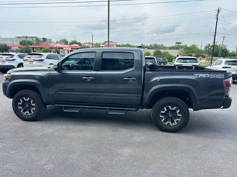 Used 2020 Toyota Tacoma TRD Off-Road w/ TRD Premium Off Road Package AWD/4WD image 4