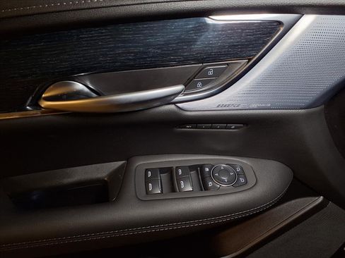 Used 2025 Cadillac XT5 Premium Luxury image 16