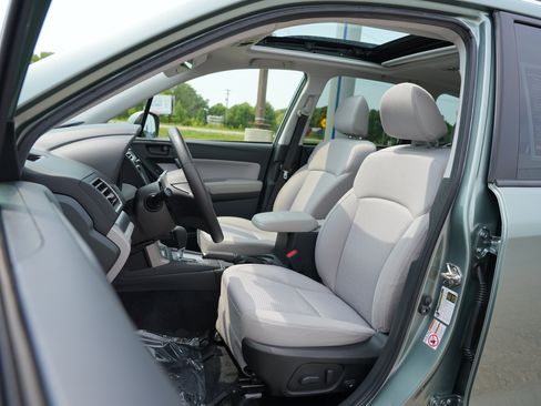 Used 2018 Subaru Forester 2.5i Premium w/ All-Weather Package AWD/4WD image 14