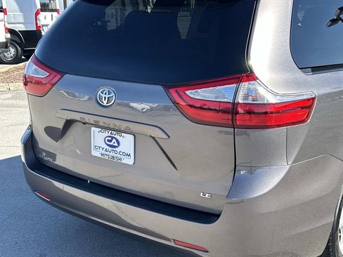 Used 2019 Toyota Sienna LE image 12