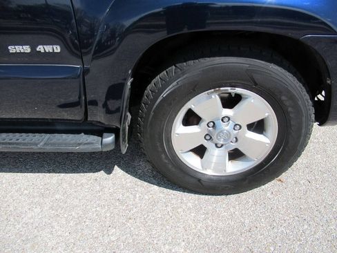 Used 2006 Toyota 4Runner SR5 AWD/4WD image 3