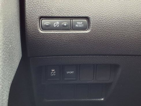 Used 2014 Nissan Rogue SV FWD image 9