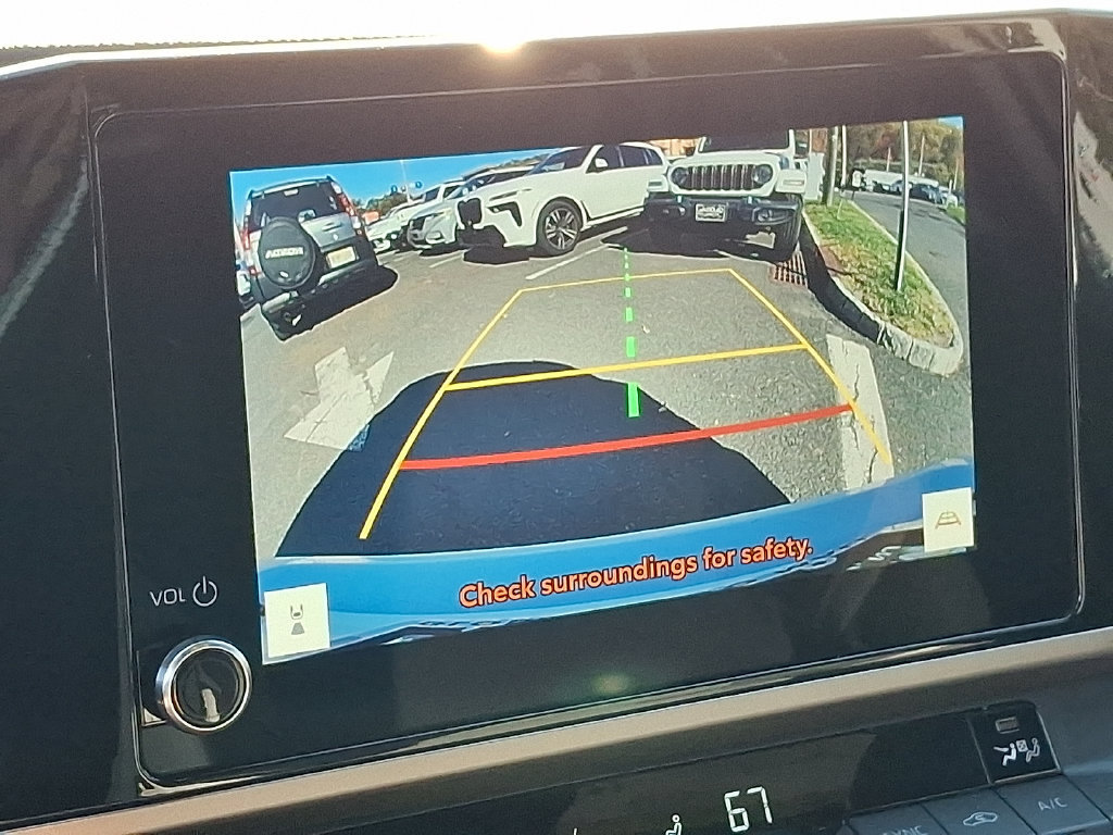 Used 2025 Toyota Camry SE FWD image 18