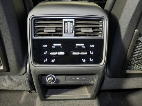 Certified 2024 Porsche Cayenne AWD/4WD image 39