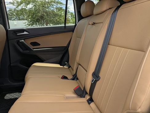 Used 2022 Volkswagen Tiguan SE AWD/4WD image 16