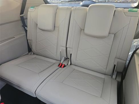 New 2026 Volkswagen Atlas SE FWD image 6