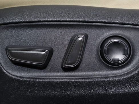 Used 2022 Toyota Sienna Limited image 30