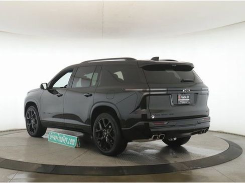 Used 2025 Chevrolet Traverse RS image 8