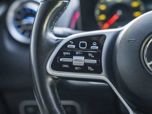 Used 2021 Mercedes-Benz GLB 250 4MATIC image 29