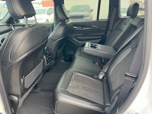 Used 2024 Jeep Grand Cherokee Altitude image 17