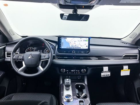 New 2025 Mitsubishi Outlander ES image 20