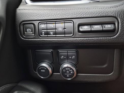 Used 2023 GMC Yukon Denali image 24