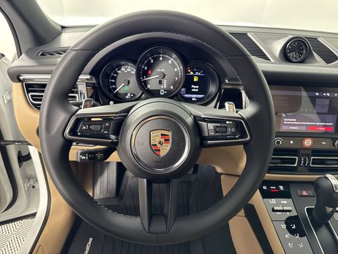 Certified 2025 Porsche Macan image 16