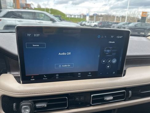 Used 2023 Lincoln Nautilus Reserve w/ Monochromatic Package image 9