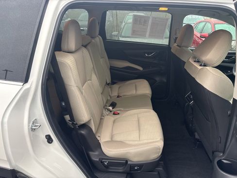 Used 2023 Subaru Ascent Premium w/ Convenience Package image 11