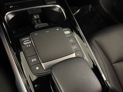 Used 2022 Mercedes-Benz GLB 250 GLB 250 4MATIC image 24