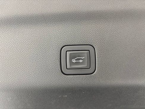 Used 2025 Chevrolet Suburban Premier AWD/4WD image 72