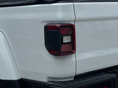 Used 2024 Jeep Gladiator Rubicon AWD/4WD image 31