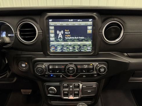 Used 2022 Jeep Wrangler Unlimited Sahara w/ Cold Weather Group AWD/4WD image 36