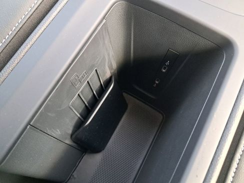 New 2025 Volkswagen Tiguan SE FWD image 25