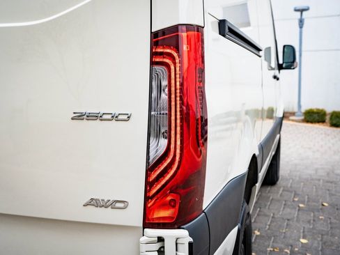 Used 2024 Mercedes-Benz Sprinter 2500 image 16