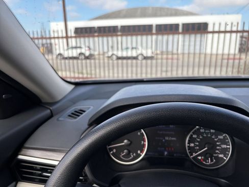 Used 2025 Nissan Altima 2.5 SV FWD image 35
