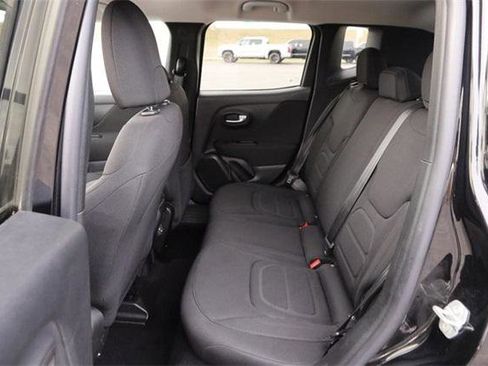 Used 2019 Jeep Renegade Latitude image 9