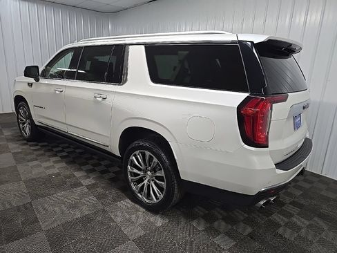 Used 2021 GMC Yukon XL Denali w/ Denali Premium Package AWD/4WD image 9