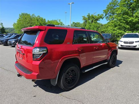 Used 2022 Toyota 4Runner SR5 Premium w/ Moonroof Package AWD/4WD image 3