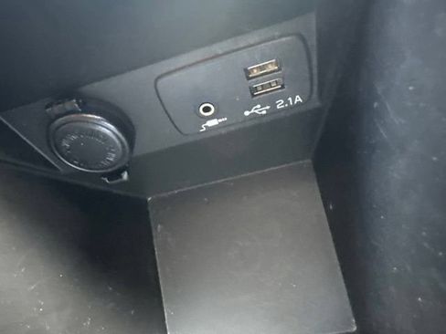 Used 2019 Subaru Crosstrek 2.0i Limited w/ Moonroof Package w/Navigation AWD/4WD image 23
