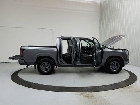 Used 2025 Nissan Frontier SV RWD image 16