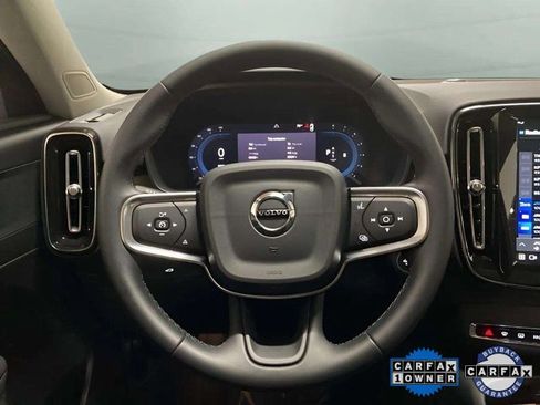 Used 2025 Volvo XC40 B5 Plus image 9