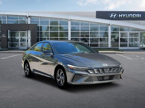 New 2026 Hyundai Elantra SEL Sport FWD image 11